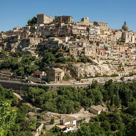 Ibla Vacanze فندق مبيت وإفطار راغوزا